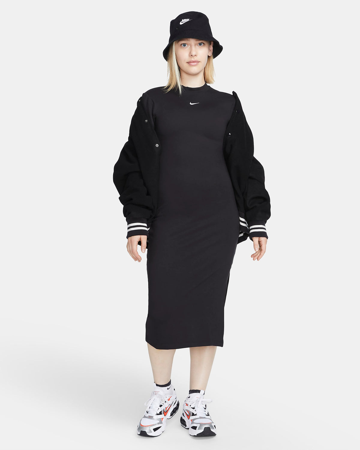 Nike Sportswear Essential | Black