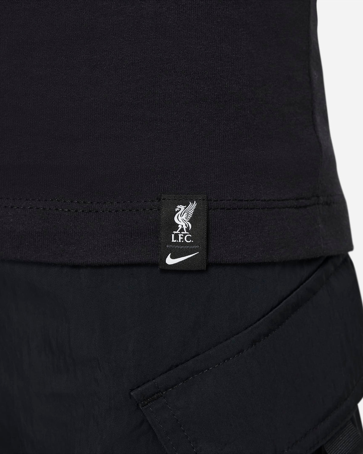Liverpool F.C. Older Kids' Nike T-Shirt | Black